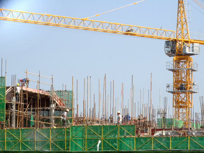 高溫下的堅(jiān)守 建筑勞務(wù)分包工人的施工熱浪挑戰(zhàn)